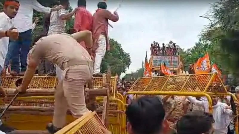 जयपुर में भाजपा कार्यकर्ताओं का प्रदर्शन: बैरिकेड्स तोड़े, पुलिस ने खदेड़ा