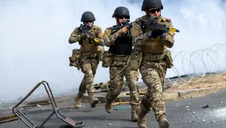 यूक्रेनी कमांडो को खास ट्रेनिंग दे रही ब्रिटिश सेना: क्रिसमस तक क्रीमिया को छुड़ाने का लक्ष्य