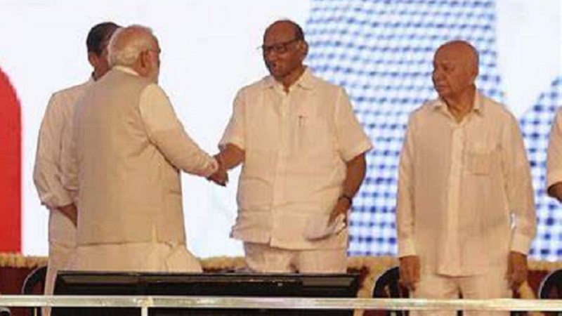 ‘आपने जो काम देश के लिए किया...’, पीएम मोदी को सम्मानित करते बोले एनसीपी प्रमुख शरद पवार