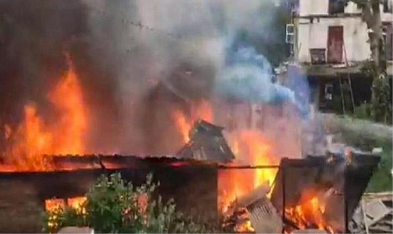 मणिपुर में नहीं थम रहा बवाल, बदमाशों की ढाल बनीं महिलाएं...