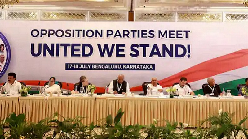 विपक्षी दलों की बेंगलूरु में बड़ी बैठक: तस्वीरों में दिखे ममता से केजरीवाल तक