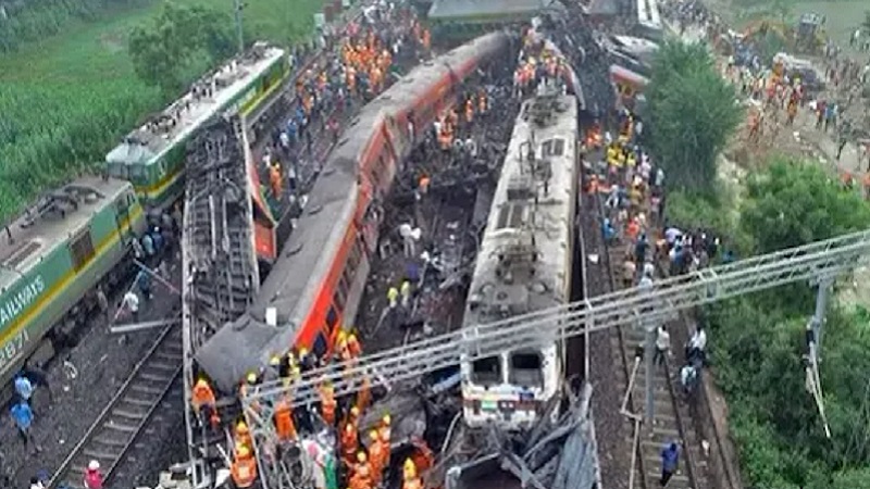 ओडिशा रेल दुर्घटना: रेलमंत्री दुबारा पहुंचे बालासोर...एक ट्रैक रेडी, बुधवार तक चालू होगा ट्रैफिक 