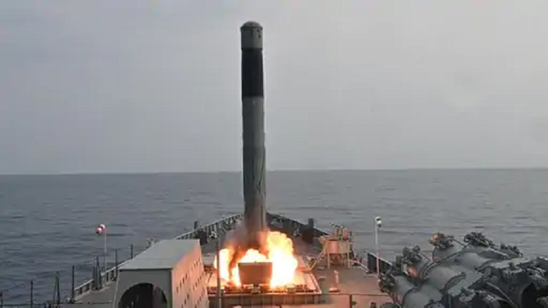 रूस को ब्रह्मोस मिसाइल बेचने की तैयारी: चीन में तैनात एस-400 डिफेंस सिस्टम नहीं रोक पाया