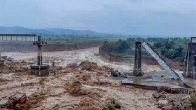 हिमाचल पानी-पानी: भारी बारिश से 4,000 करोड़ रुपये का नुकसान..! 
