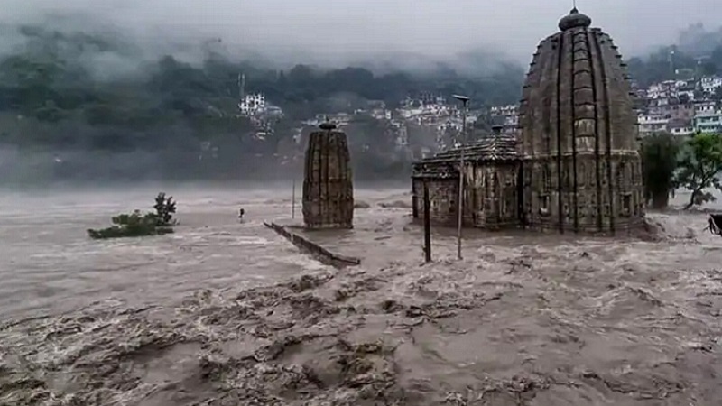 उत्तर भारत में ‘जल प्रलय’... उफान पर नदियां, हिमाचल-उत्तराखंड में भूस्खलन, कई लोगों की मौत