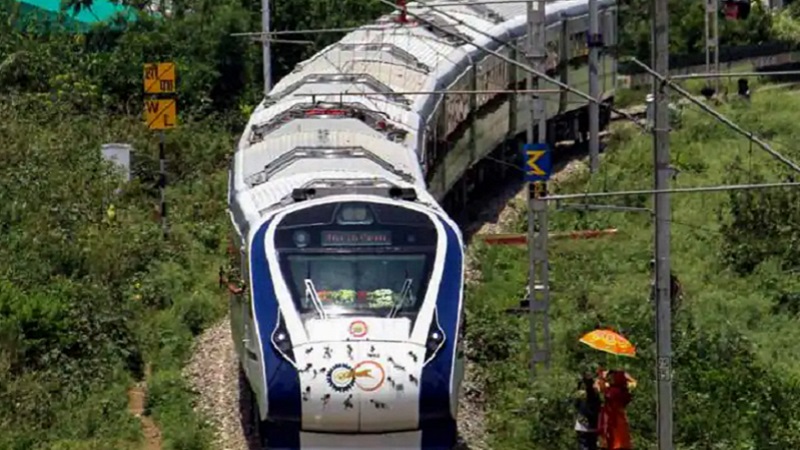 वंदे भारत एक्सप्रेस : आज पूर्वोत्तर को मिलेगी पहली वंदे भारत एक्सप्रेस, पीएम मोदी दिखाएंगे हरी झंडी