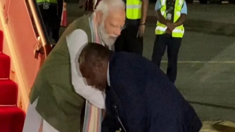 कौन है जेम्स मारापे...! जिन्होंने पीएम नरेंद्र मोदी के पैर छूकर लिया आशीर्वाद