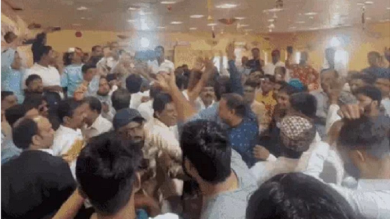 जयपुर में कांग्रेस की बैठक में मारपीट: कांग्रेस कार्यकर्ताओं के बीच जमकर चले लात-घूंसे