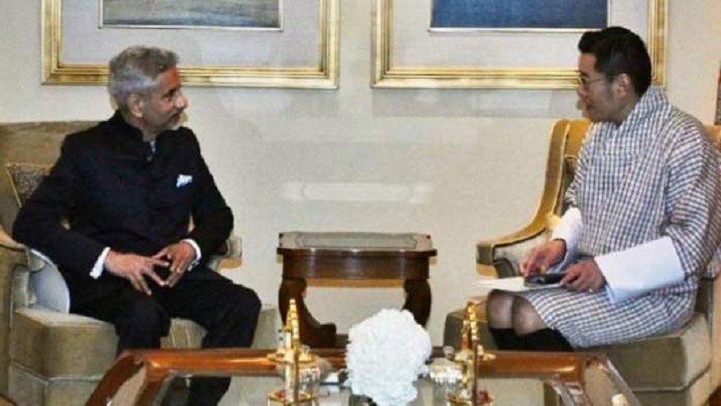 दोस्त भूटान से आया खास मेहमान..! राजा जिग्मे खेसर से मिलकर इशारों-इशारों में बहुत कुछ बोल गए विदेश मंत्री एस. जयशंकर