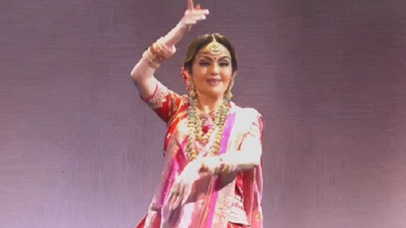 ‘रघुपति राघव राजा राम’ पर नीता अंबानी का डांस परफॉर्मेंस लूट रहा तारीफें... लोग बोले- ये हैं असली अमीर, न कोई अहंकार न एटिट्यूड