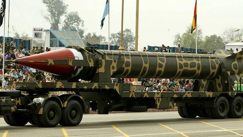 बाज नहीं आएगा पाकिस्तान... बना रहा परमाणु बम से लैस गोला या बारूदी सुरंग! 