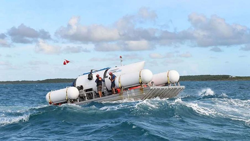 सतह पर आया पनडुब्बी का मलबा: तस्वीरें देखकर फूट पड़ी परिजनों की रुलाई