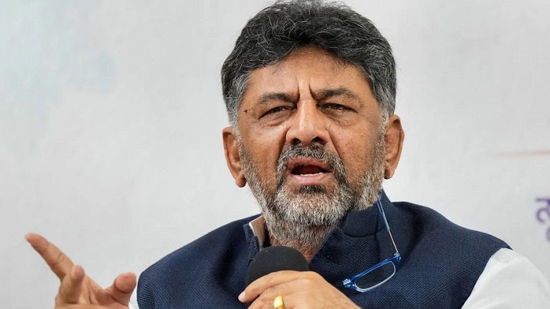 कर्नाटक पर दिल्ली में खींचतान! नहीं आए शिवकुमार, बोले- 135 विधायक मेरी ताकत 