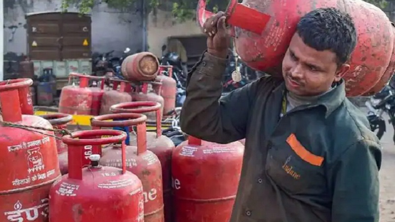 कांग्रेस का दावा: मोदी सरकार ने 9 सालों में एलपीजी के दाम 185 फीसदी बढ़ाए, घटाए सिर्फ 17.5 प्रतिशत