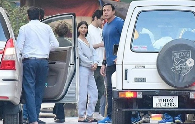 आर्यन खान को हंसता देख हैरान फैंस बोले, ‘आईला वो हंसता भी है..!’