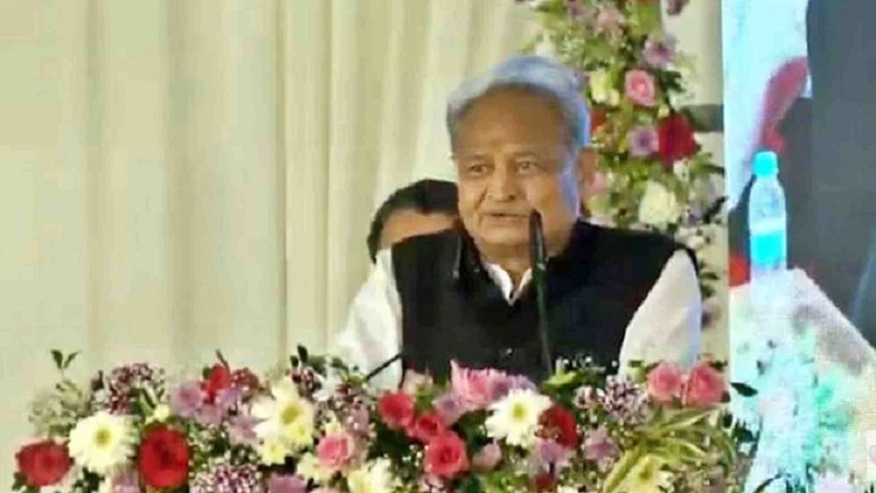 ‘डरना बंद करो, कृपा करके बक्शो, सबको जीत कर आने दो’, गहलोत ने राजेंद्र राठौड़ से क्यों कही ये बात