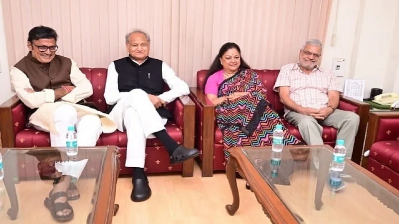 भाजपा के चुनाव प्रचार से गायब वसुंधरा राजे सीएम गहलोत संग आईं नजर, बढ़ी हलचल