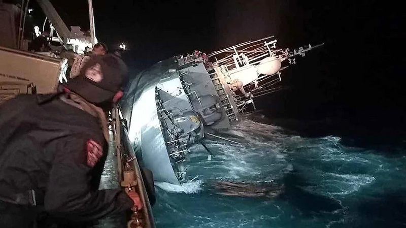 तूफान में डूब गया थाईलैंड का युद्धपोत, 31 नौसैनिकों की तलाश जारी