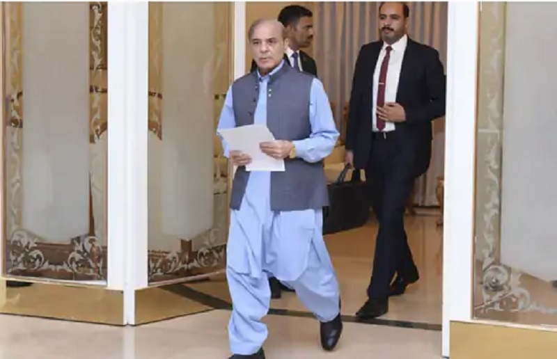 पाकिस्तान पीएम का कबूलनामा: शाहबाज शरीफ बोले, एटमी ताकत होकर भीख मांगना शर्मनाक