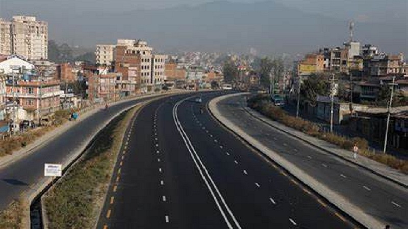 कलंकी-कोटेश्वर हाईवेः नेपाल तोड़ रहा है चीन की बनाई घटिया सड़क