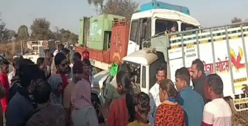 सीकर में तीन गाड़ियां टकराईं, 12 की मौतः बाइक-पिकअप टकराने के बाद ट्रक से जा भिड़ीं, मृतकों में दंपती भी