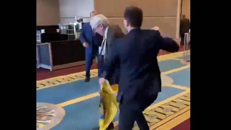 हाथापाई पर उतरे रूस-यूक्रेन..! दोनों देशों के राजनयिकों में चले लात-घूंसे