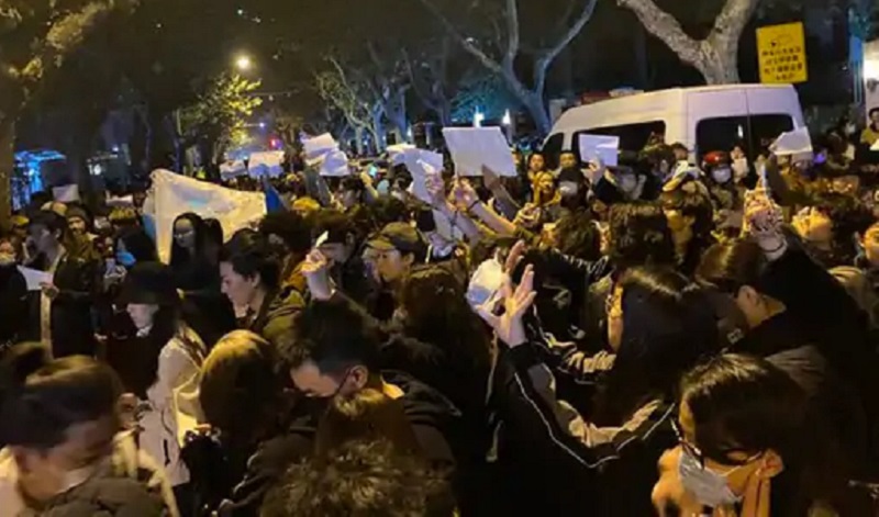 चीन में जिनपिंग के खिलाफ सड़कों पर लोग, बोले कि डिक्टेटरशिप नहीं, डेमोक्रेसी चाहिए.. इस्तीफा दें राष्ट्रपति..!