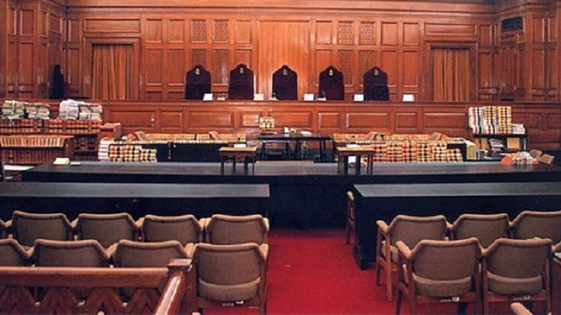 सीजेआई से पूछा- जजों की कुर्सियां अलग ऊंचाई की क्यों ! बदले में हुई ये कार्रवाई