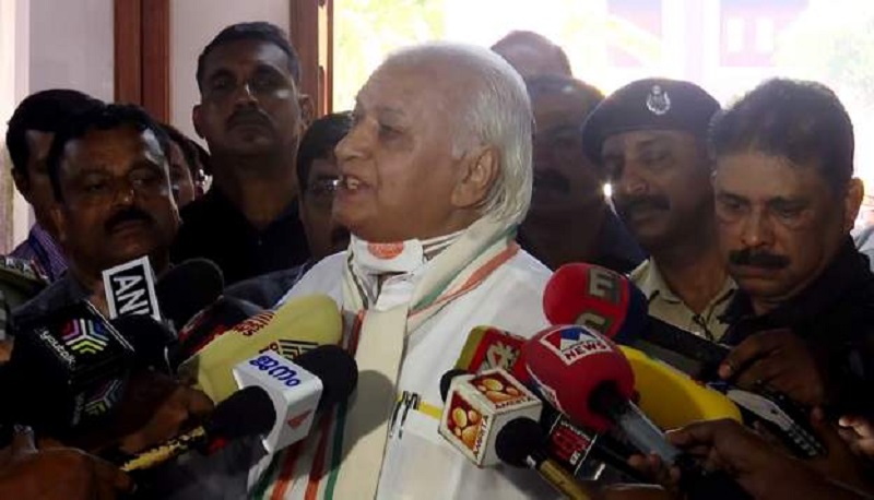 भड़के केरल के राज्यपाल आरिफ मोहम्मद खान, दो न्यूज चैनलों से कहा ‘गेट आउट’
