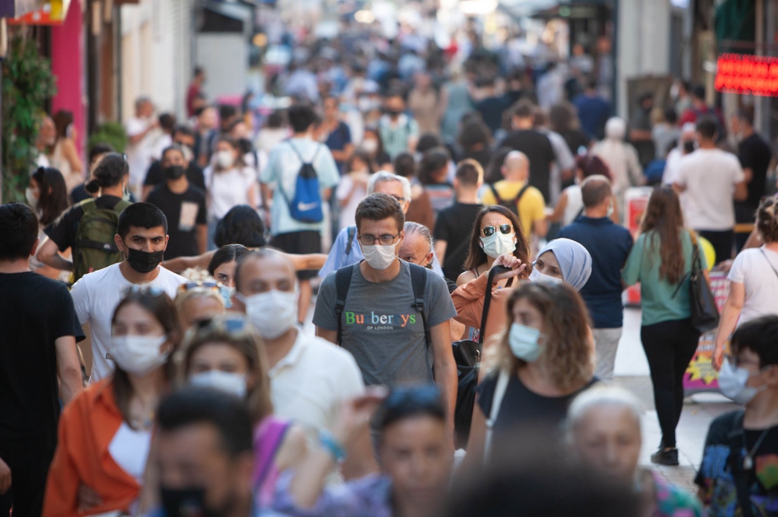 कोरोना की नई लहर! ब्रिटेन और यूरोप में बढ़ने लगे मामले