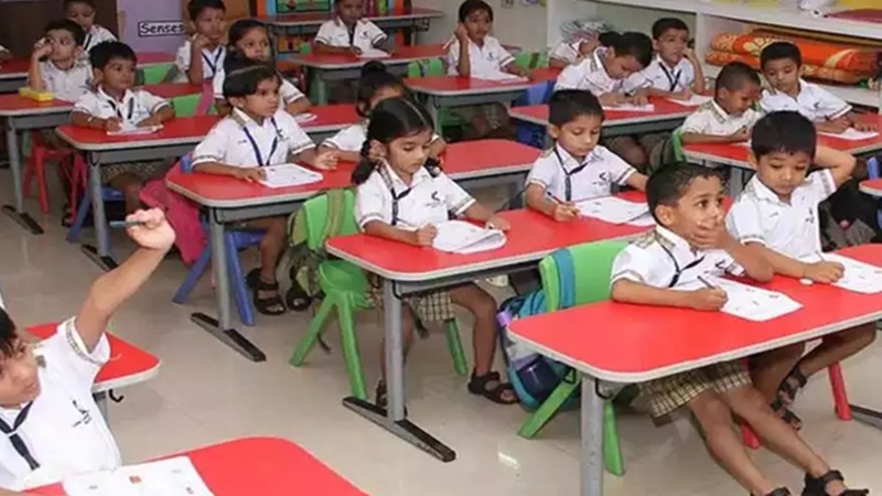 दिल्ली के बच्चों को दो दिन की छुट्टी ! प्रदूषण की मार से सभी प्राइमरी स्कूल बंद