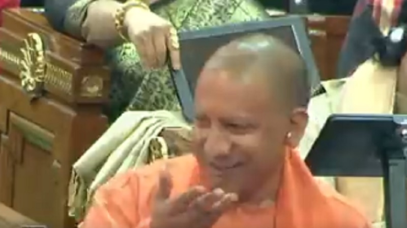 UP Me Ka Ba : योगी का जवाब आया-अरे बाबा बा ना... सुनकर विधानसभा में गूंजने लगे ठहाके