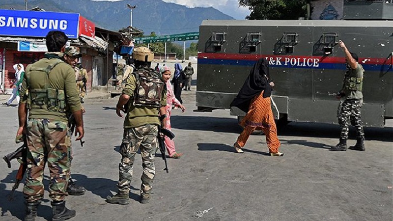 कश्मीर में महिलाओं-बच्चों से हथियार सप्लाई करा रही आईएसआई