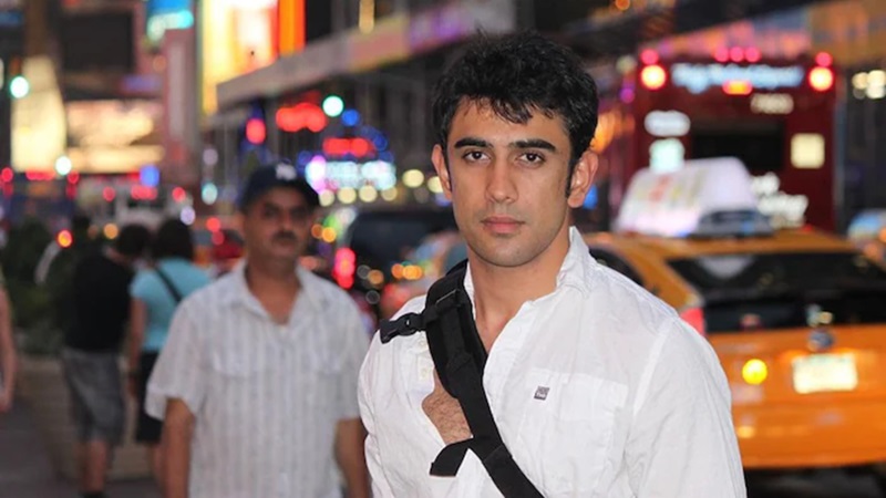 टीवी से टूटा नाता, बॉलीवुड में बना ली पहचान...! अब वेब सीरीज से लूट रहे वाहवाही