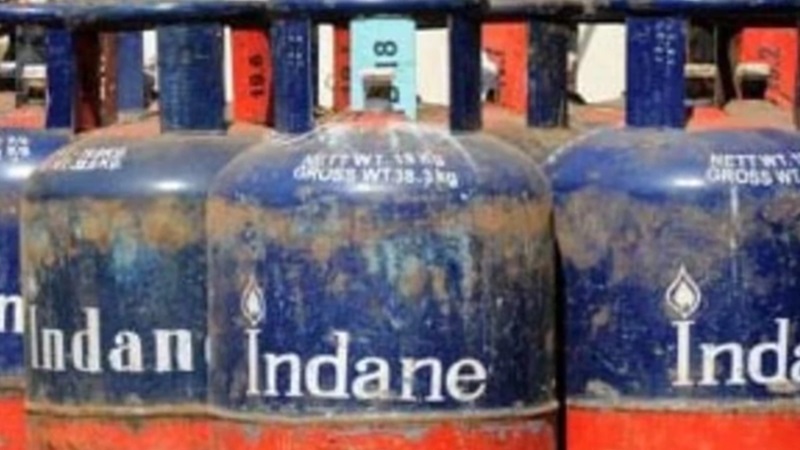 आज से देश में हो गए ये 5 बड़े बदलाव... एलपीजी के दाम बढ़े तो जीएसटी के बदले नियम