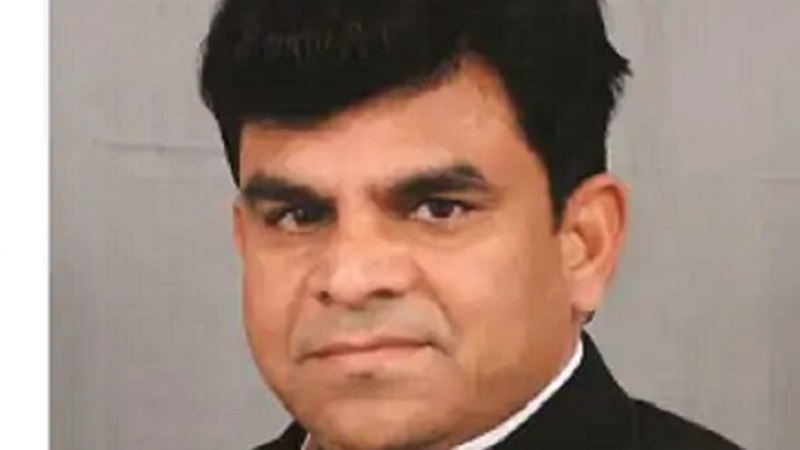 राजस्थान के कांग्रेस विधायक ने दलित से जूते चटवाए ! डिप्टी एसपी पर पेशाब करने का आरोप, विधायक बोले- जमीन का विवाद