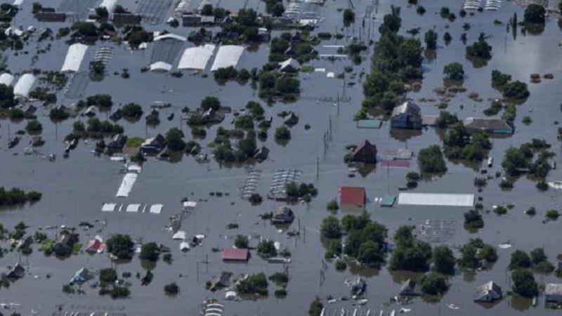 रूस ने तोड़ा बांध ! यूक्रेन के कई शहरों में सैलाब, पानी में तैर रहे शव