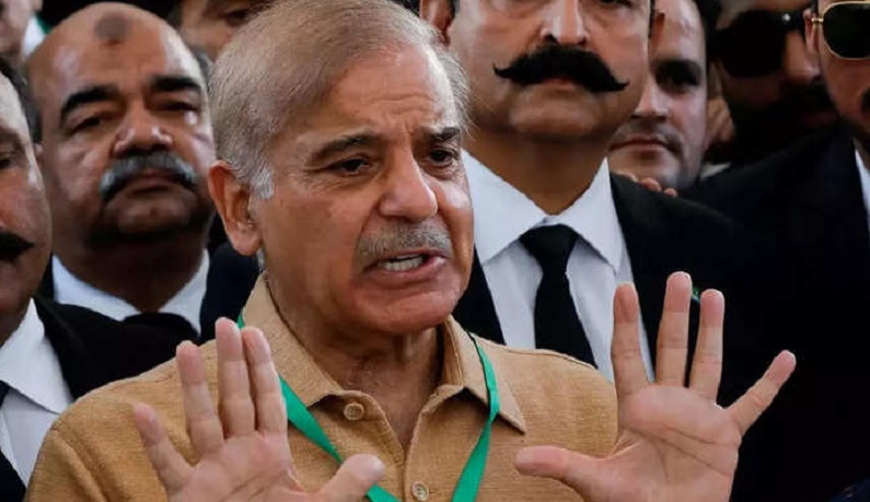 Pakistan Economy : क्या से क्या हो गया, कंगाल पाकिस्तान के मंत्रियों की सैलरी, गाड़ी, खाना...सब पर लगी रोक..!