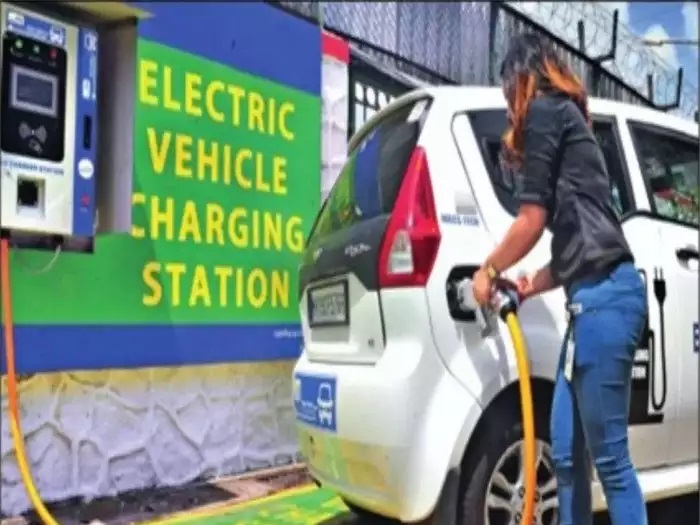 गुड न्यूजः मजे से दौड़ाओ ई-वाहन, दिल्ली में लगेंगे 150 ईवी चार्जर
