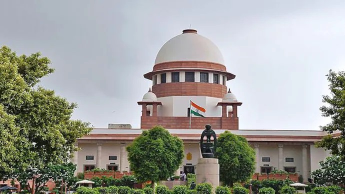 हिजाब मामलाः बैन हटाने को लेकर सुप्रीम कोर्ट भी बंटा