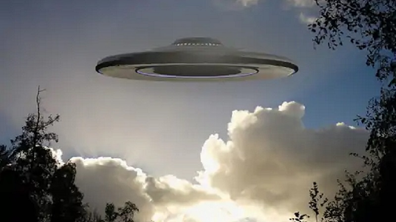 यूएफओ के पायलटों के शवों से क्या कर रहा अमेरिका...! अफसर के दावे से हड़कंप