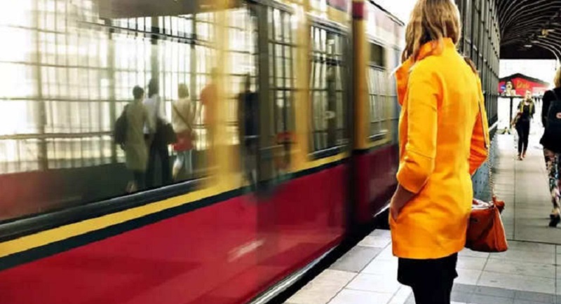 जर्मन युवती से टीटी ने की छेड़छाड़... जीआरपी ने किया मामला दर्ज, आरोपी सस्पेंड