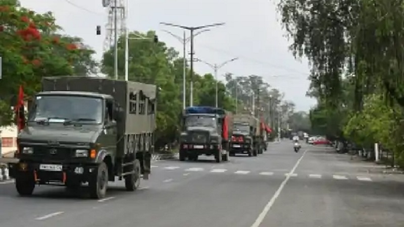 मणिपुर में फिर हिंसा 2 की मौत, 50 घायल: तेंगनौपाल जिले में 2 जगह फायरिंग, भीड़ ने सुरक्षाबलों का रास्ता रोका