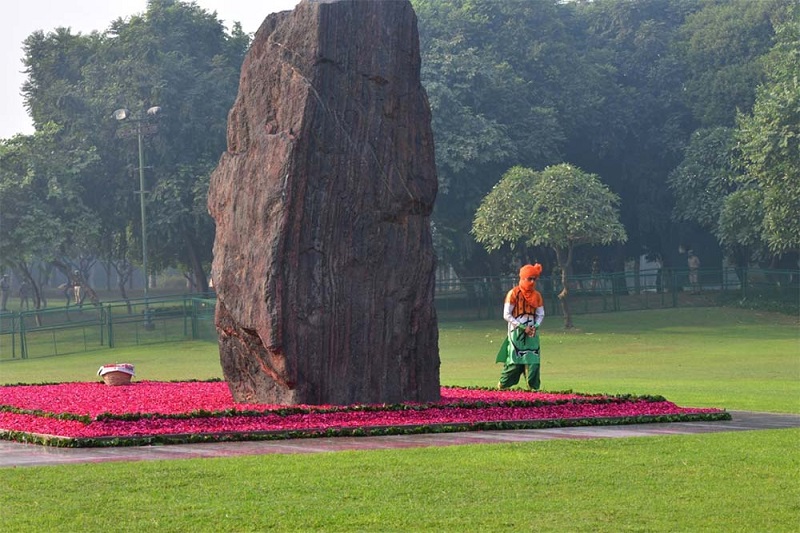 साधारण नहीं है शक्ति स्थल..ओडिशा से आई चट्टान, हथेली का आकार  