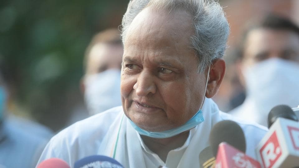 गहलोत की माफी से भी नहीं बनी बात, मुख्यमंत्री पर फैसला 2 दिन में