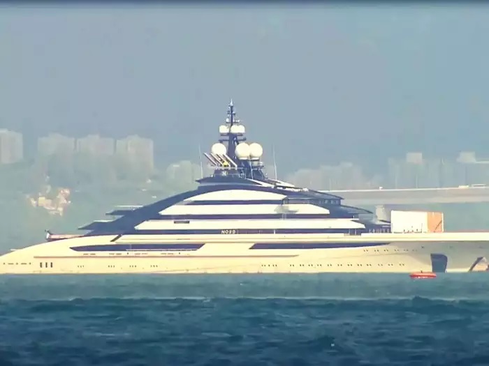 अमरीकी धमकी दरकिनार, हांगकांग ने दी पुतिन के करीबी रूसी व्यापारी की सुपरयॉट को पार्किंग