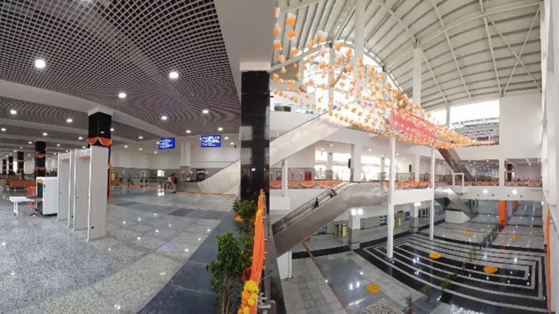 एयरपोर्ट को मात दे रहा गोमती नगर स्टेशन: पीएम मोदी ने भी बांधे तारीफ के पुल