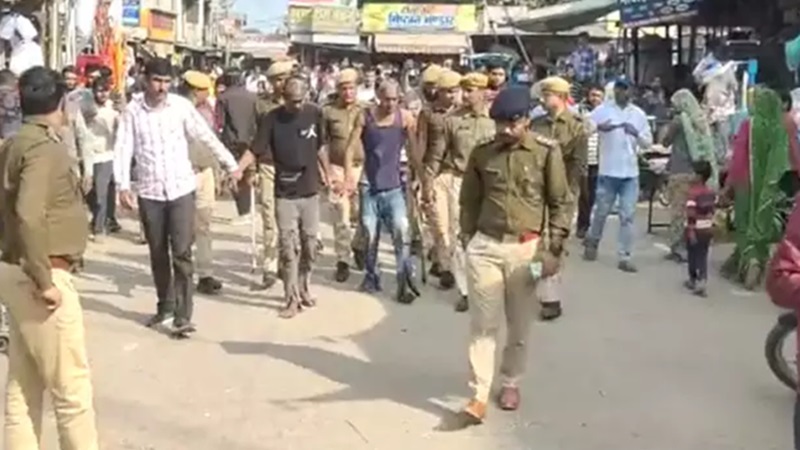 जयपुर: रेप पीड़िता के हमलावरों को पुलिस ने गंजा कर सरेराह घुमाया