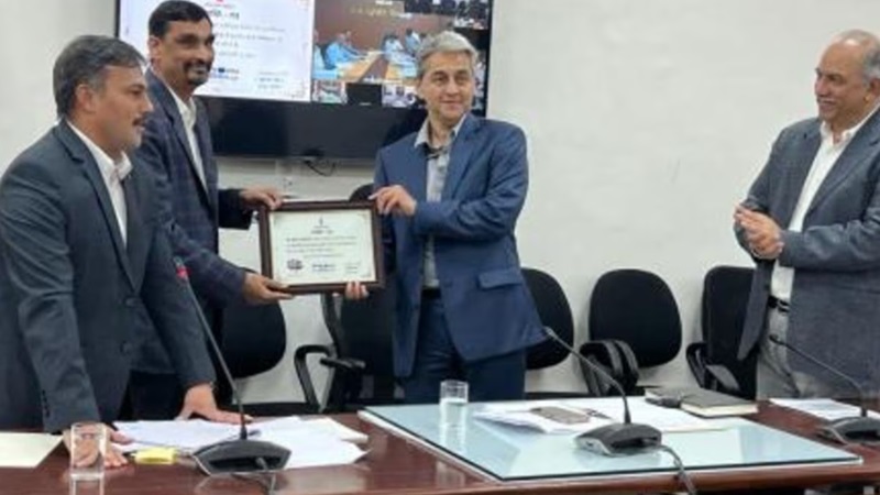 मुख्य सचिव सुधांश पंत ने उत्कृष्ट कार्य करने वाले अधिकारी और कार्मिकों को किया सम्मानित