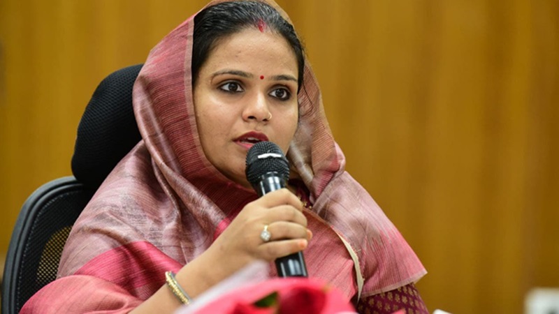 मुनेश ने किया महापौर का कार्यभार ग्रहण...चुनिंदा पार्षद ही पहुंचे, भाजपा में जाने की चर्चा जोरों पर